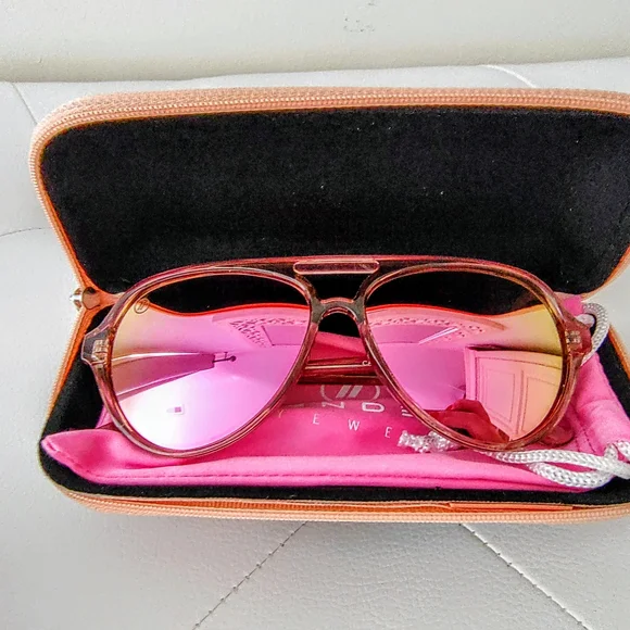 ~~BLENDERS🩷Skyway Sunglasses~~ - Picture 9 of 15